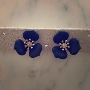 BANANA REPUBLIC black flower stud earrings